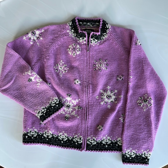 Islandic Design Sweater size M - Picture 1 of 5